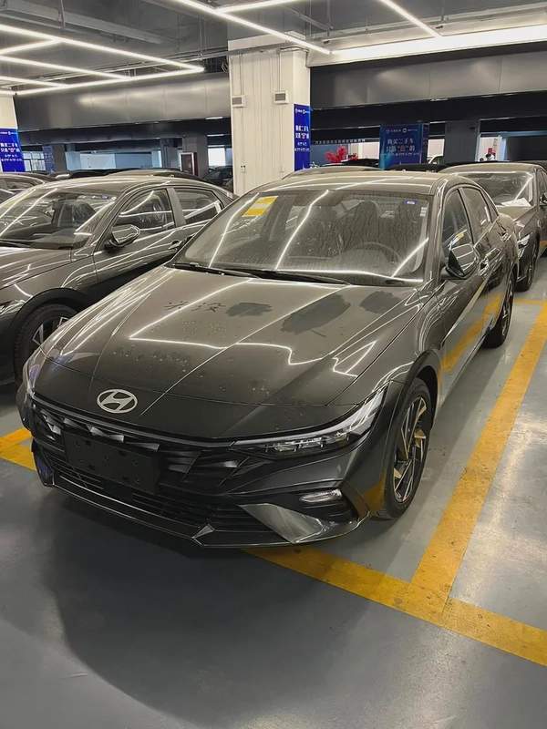 Hyundai Elantra GLX ELITE---Electric Seat----Sunroof--Available in Dubai