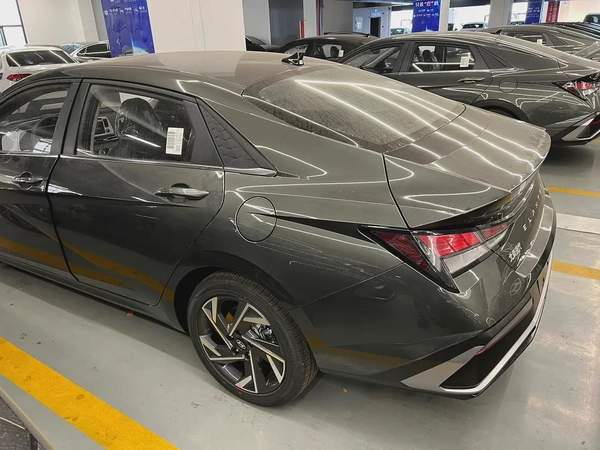 Hyundai Elantra GLX ELITE---Electric Seat----Sunroof--Available in Dubai