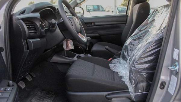 Toyota Hilux HILUX 2.4L MT DIESEL P.WINDO 2024