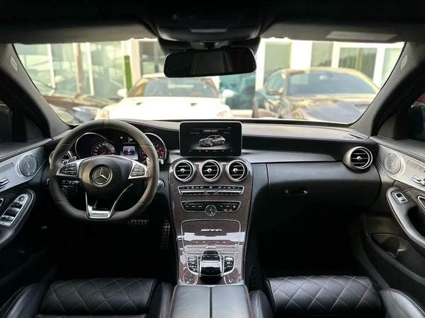 MERCEDES BENZ AMG C63S GCC 2015 FULL OPTION ORIGINAL PAINT PERFECT CONDITION