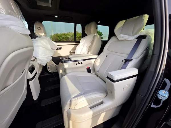 Rox Adamas First-Class