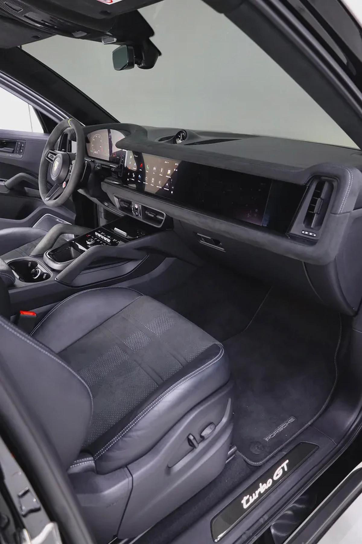 PORSCHE CAYENNE COUPE GCC - TURBO GT FULL CARBON-6-6