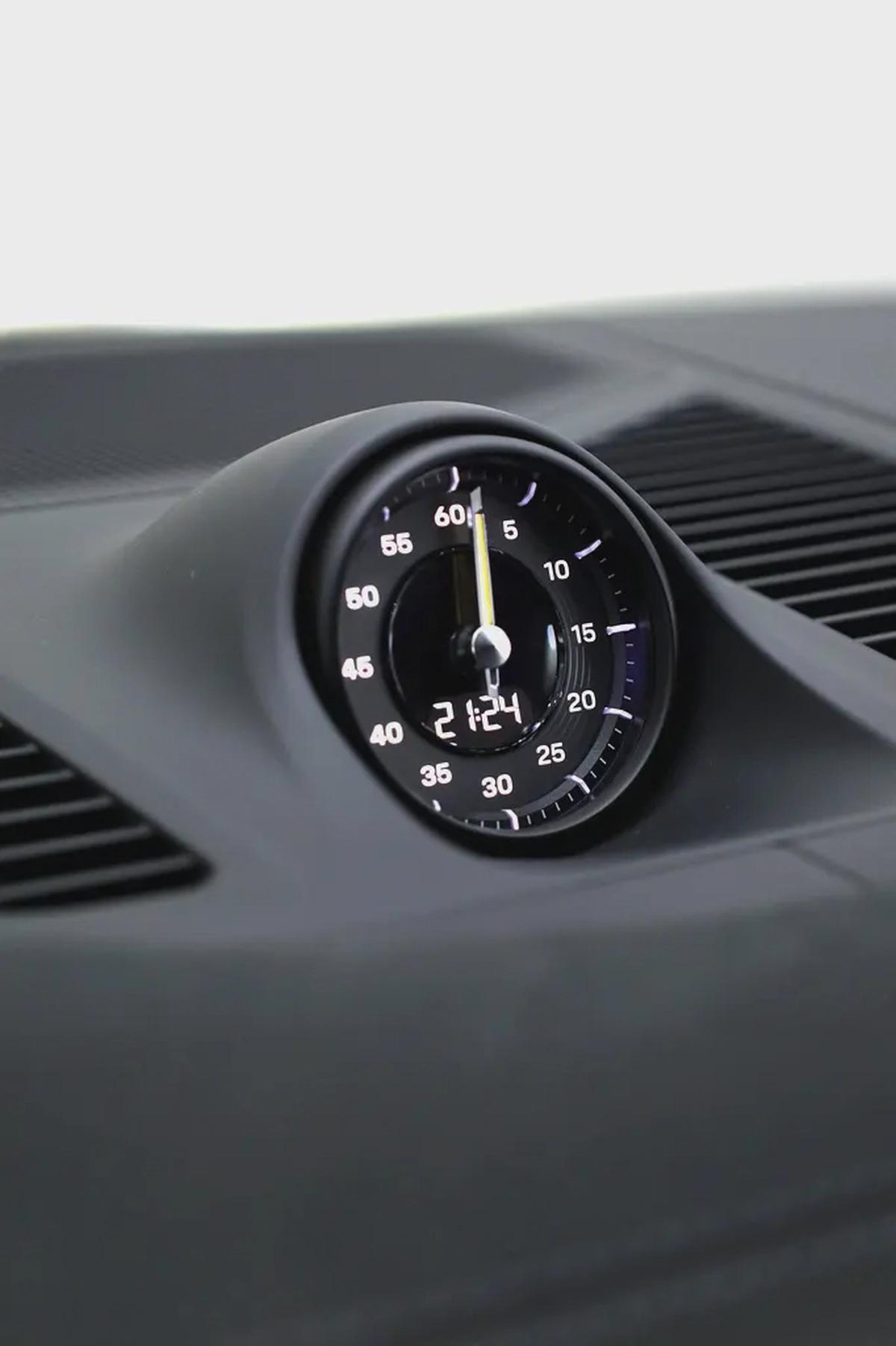 PORSCHE CAYENNE COUPE GCC - TURBO GT FULL CARBON-9-9