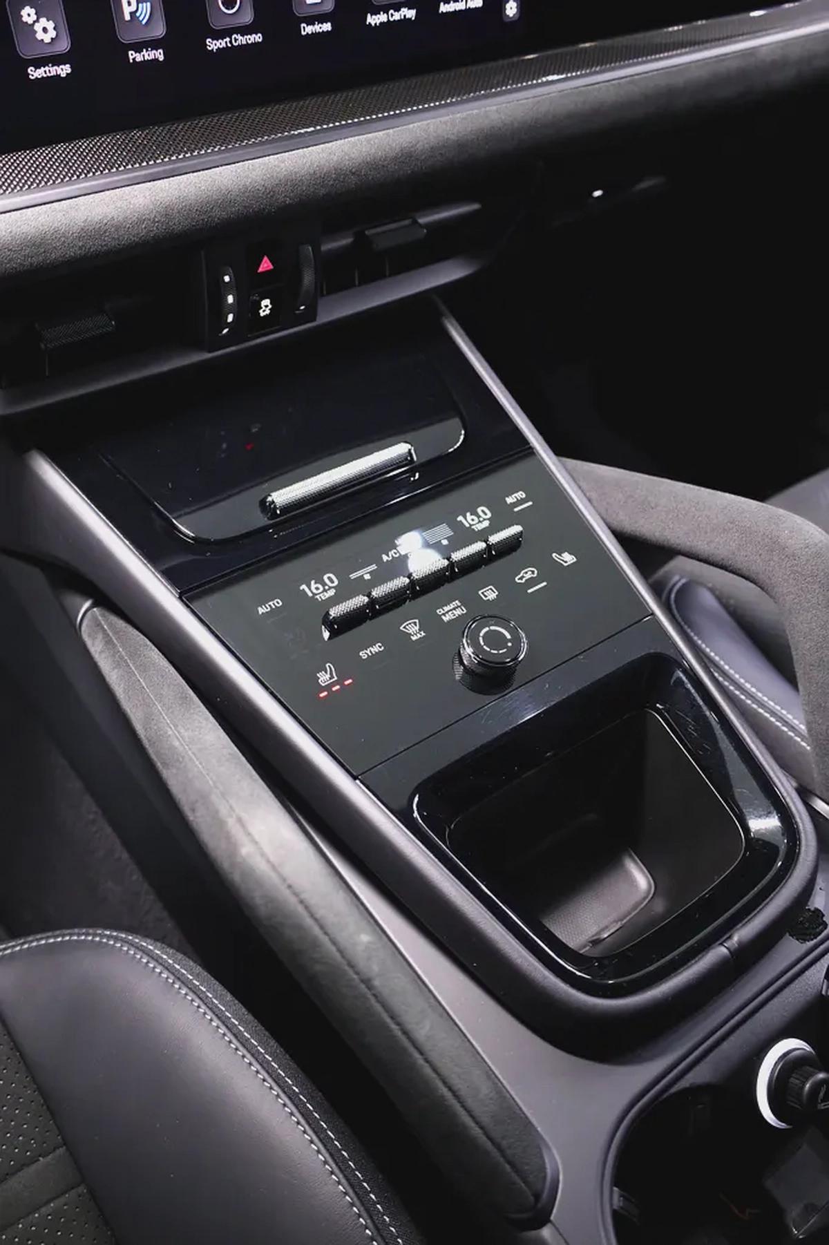 PORSCHE CAYENNE COUPE GCC - TURBO GT FULL CARBON-10-10