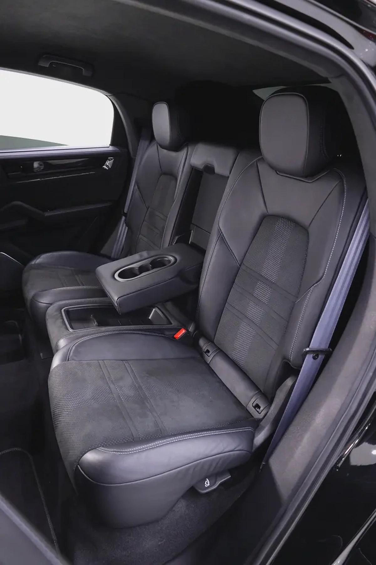 PORSCHE CAYENNE COUPE GCC - TURBO GT FULL CARBON-13-13