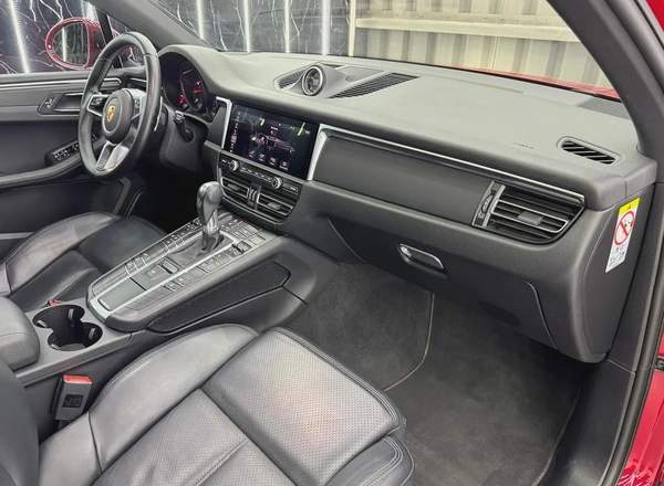 Porsche Macan 2021 GCC specs for 160,000.00 AED