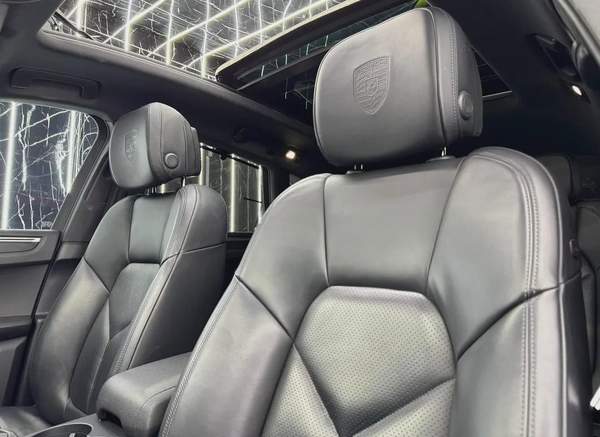 Porsche Macan 2021 GCC specs for 160,000.00 AED