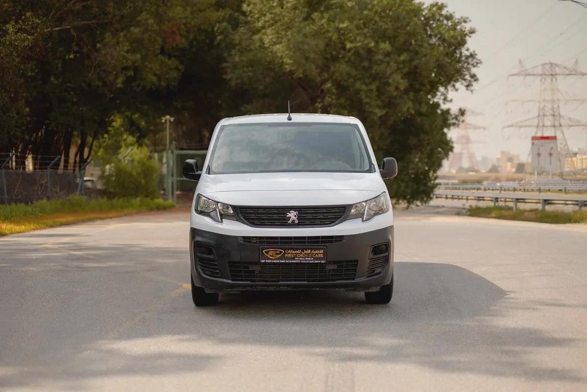 Peugeot Partner | Delivery Van | Petrol | GCC Specs | Ref#P26602-4-4