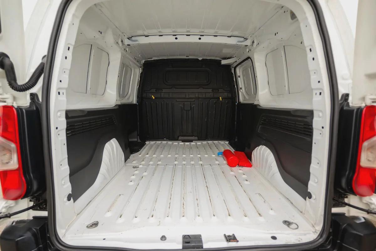 Peugeot Partner | Delivery Van | Petrol | GCC Specs | Ref#P26602-6-6