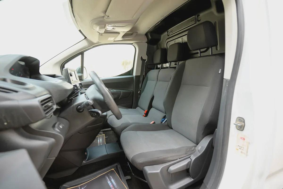 Peugeot Partner | Delivery Van | Petrol | GCC Specs | Ref#P26602-7-7