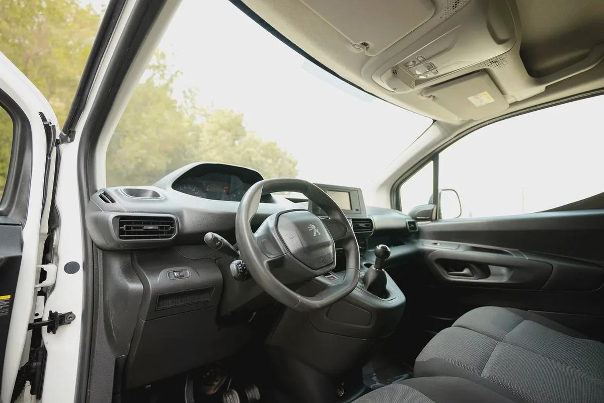 Peugeot Partner | Delivery Van | Petrol | GCC Specs | Ref#P26602-9-9