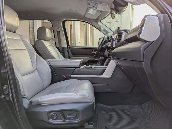 2022 Toyota Tundra Crewmax Limited - American Specs - GCC Ready!