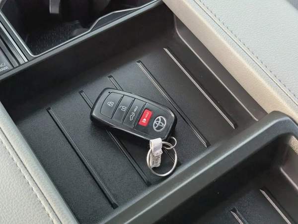 2022 Toyota Tundra Crewmax Limited - American Specs - GCC Ready!