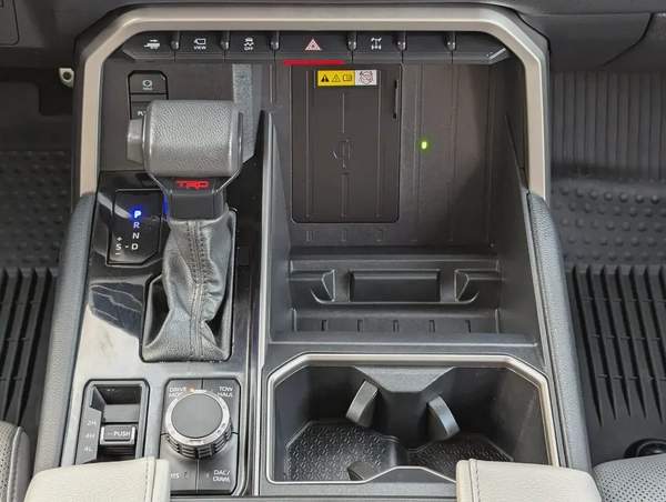 2022 Toyota Tundra Crewmax Limited - American Specs - GCC Ready!