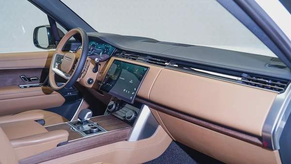 Special Offer | AED 7,067 PM | Special Colour, 23in Wheels | P530 HSE