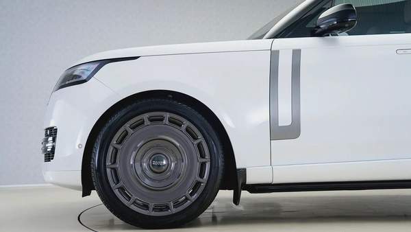 Special Offer | AED 7,067 PM | Special Colour, 23in Wheels | P530 HSE