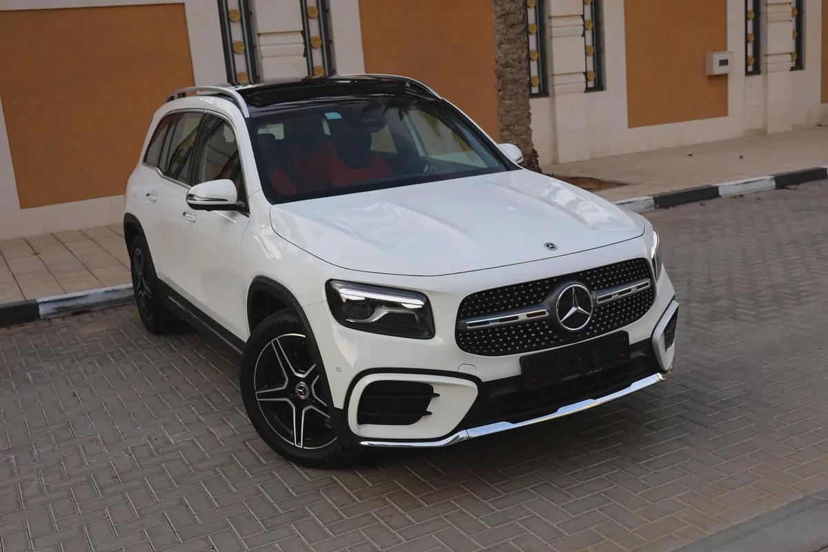 MERCEDES-BENZ GLB 250-2025-8000KM-GCC SPECS-UNDER WARRANTY SERVICE FROM MRCEDES DEALER-0-0