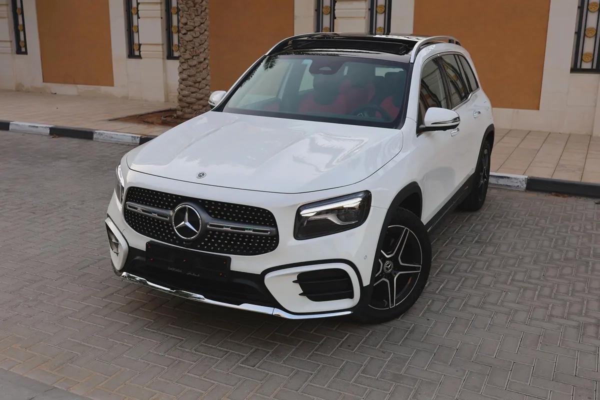 MERCEDES-BENZ GLB 250-2025-8000KM-GCC SPECS-UNDER WARRANTY SERVICE FROM MRCEDES DEALER-1-1
