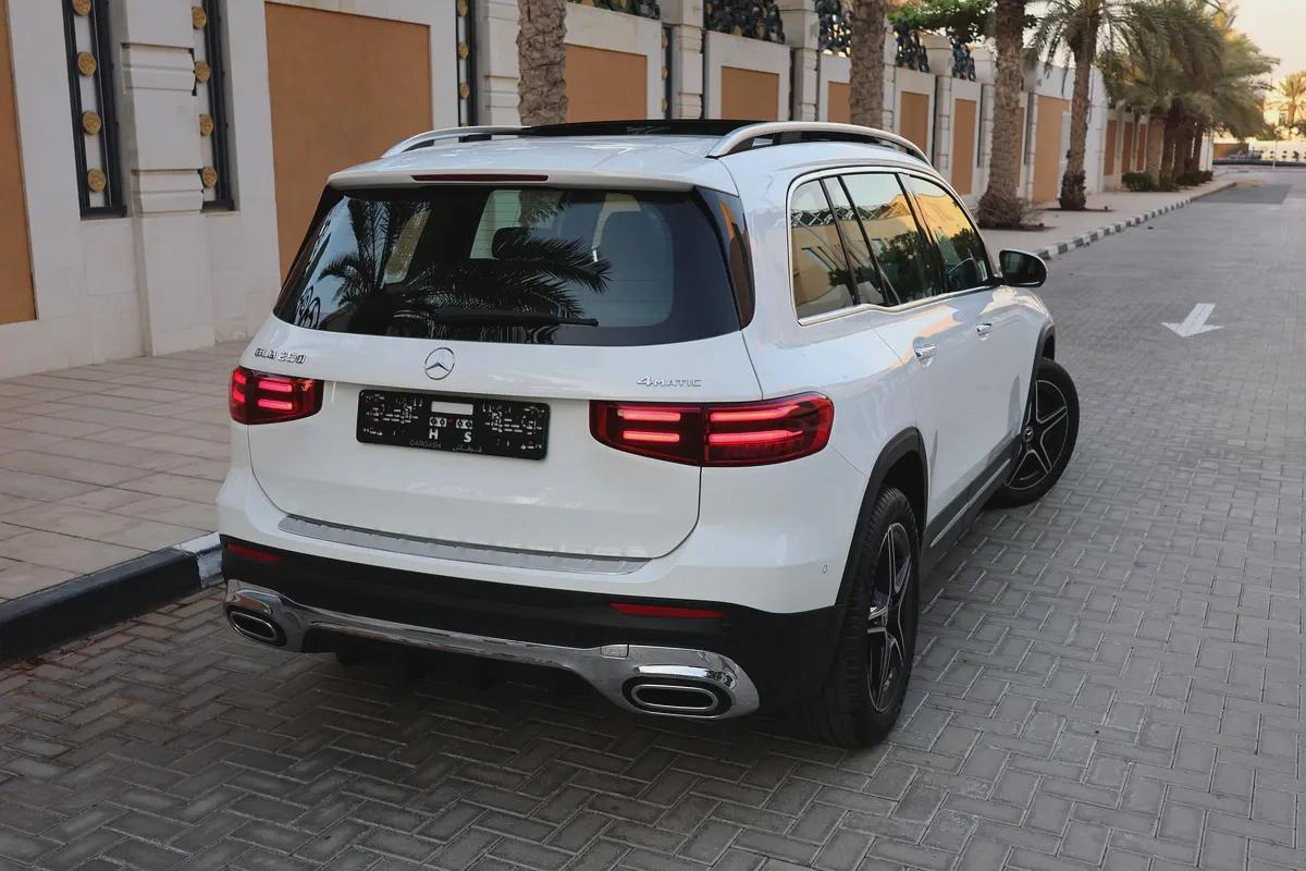 MERCEDES-BENZ GLB 250-2025-8000KM-GCC SPECS-UNDER WARRANTY SERVICE FROM MRCEDES DEALER-2-2