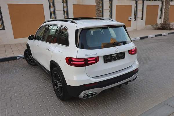 MERCEDES-BENZ GLB 250-2025-8000KM-GCC SPECS-UNDER WARRANTY SERVICE FROM MRCEDES DEALER