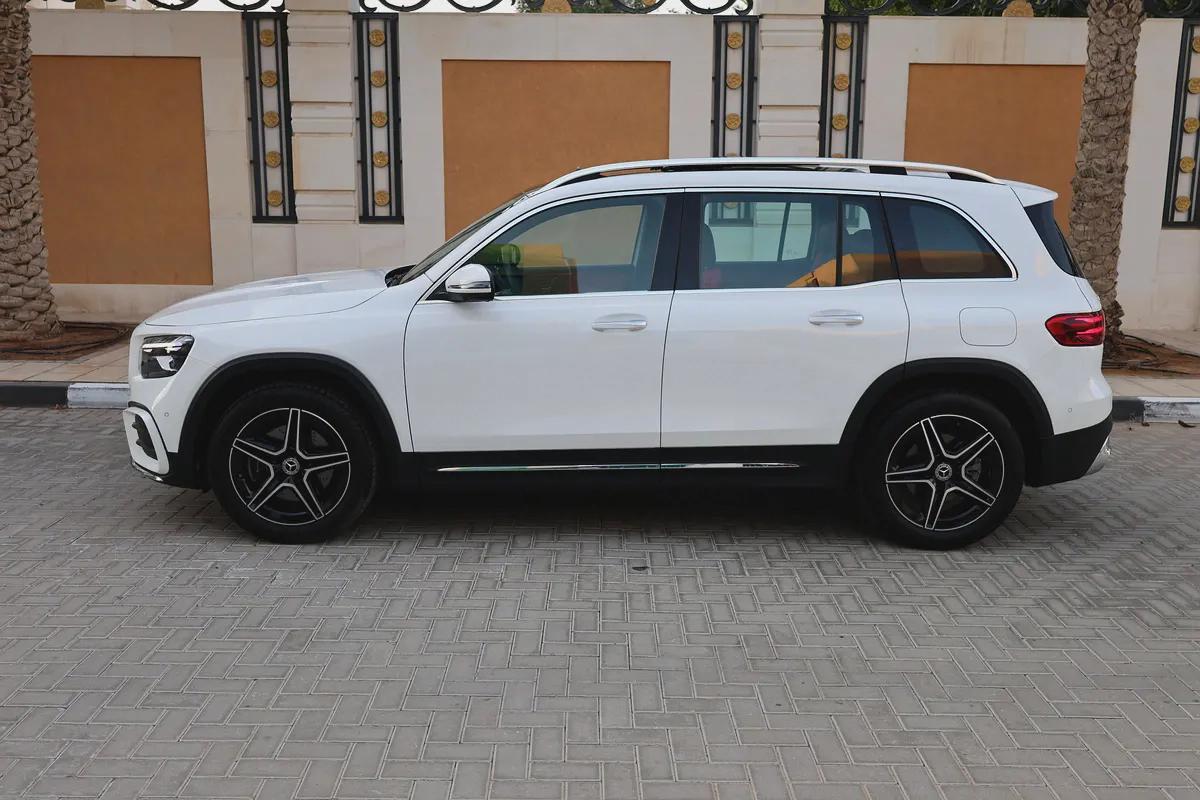 MERCEDES-BENZ GLB 250-2025-8000KM-GCC SPECS-UNDER WARRANTY SERVICE FROM MRCEDES DEALER-6-6