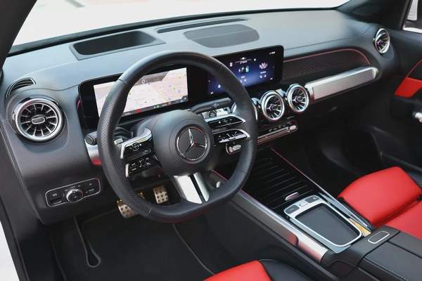 MERCEDES-BENZ GLB 250-2025-8000KM-GCC SPECS-UNDER WARRANTY SERVICE FROM MRCEDES DEALER