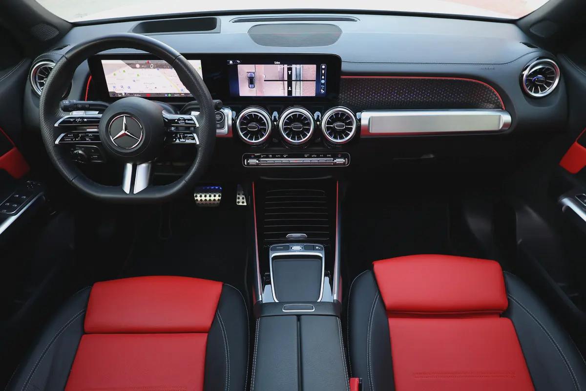 MERCEDES-BENZ GLB 250-2025-8000KM-GCC SPECS-UNDER WARRANTY SERVICE FROM MRCEDES DEALER-11-11