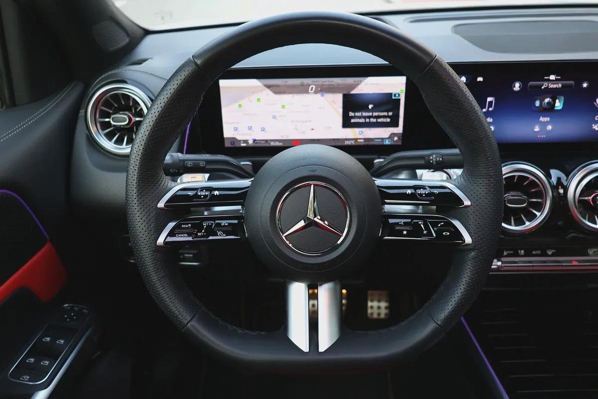 MERCEDES-BENZ GLB 250-2025-8000KM-GCC SPECS-UNDER WARRANTY SERVICE FROM MRCEDES DEALER-13-13