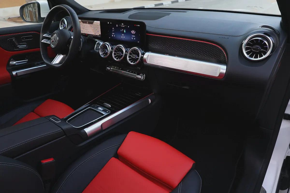 MERCEDES-BENZ GLB 250-2025-8000KM-GCC SPECS-UNDER WARRANTY SERVICE FROM MRCEDES DEALER-14-14