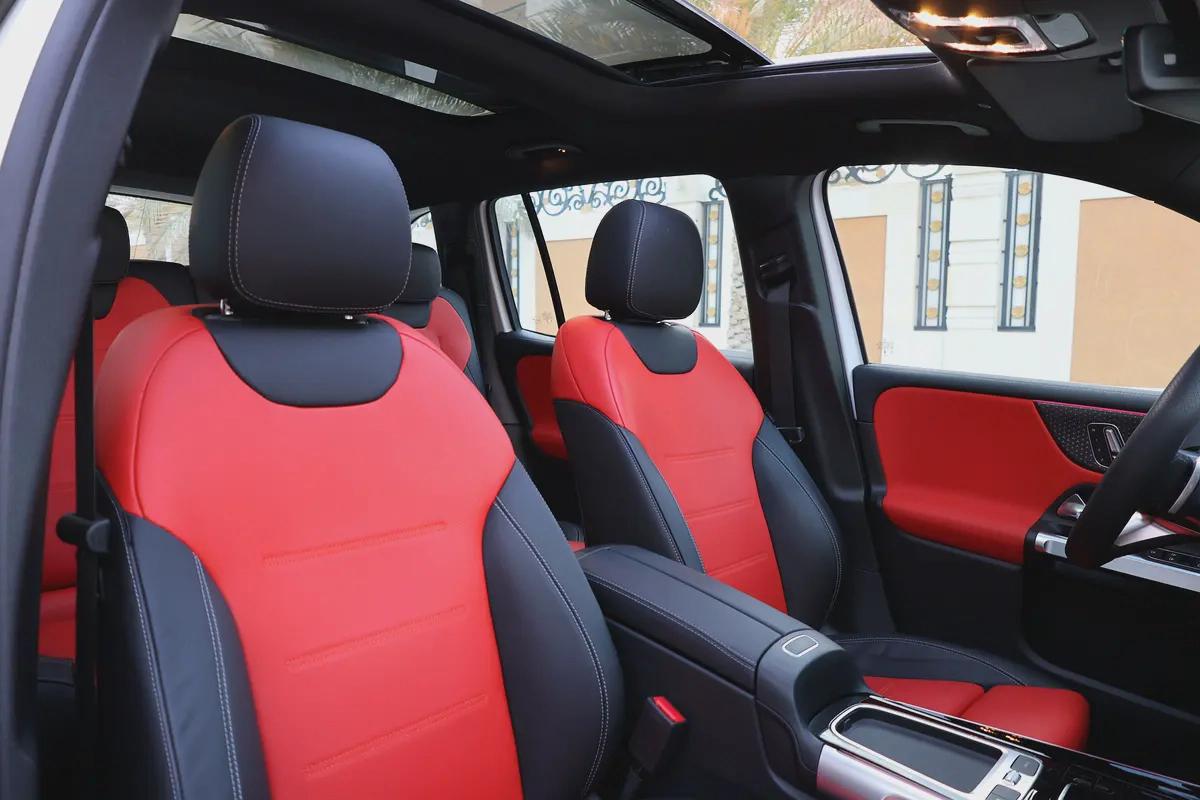 MERCEDES-BENZ GLB 250-2025-8000KM-GCC SPECS-UNDER WARRANTY SERVICE FROM MRCEDES DEALER-15-15