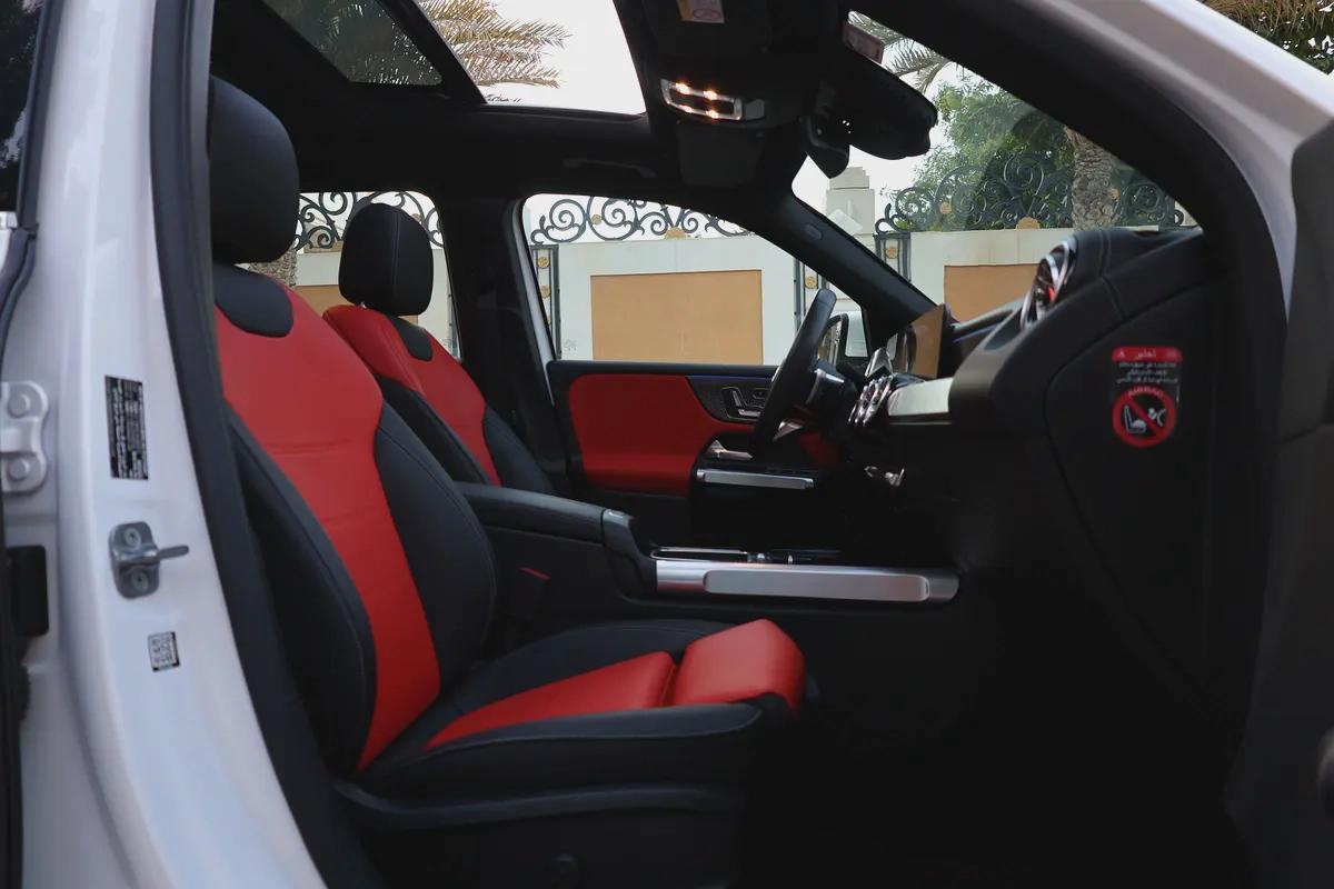 MERCEDES-BENZ GLB 250-2025-8000KM-GCC SPECS-UNDER WARRANTY SERVICE FROM MRCEDES DEALER-16-16