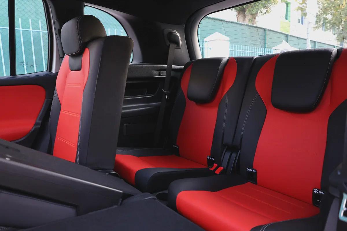 MERCEDES-BENZ GLB 250-2025-8000KM-GCC SPECS-UNDER WARRANTY SERVICE FROM MRCEDES DEALER-19-19