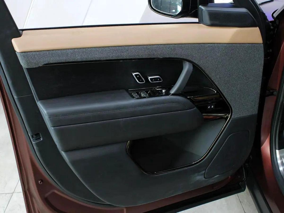 2025 - Range Rover Sport Autobiography P550e Hybird-10-10