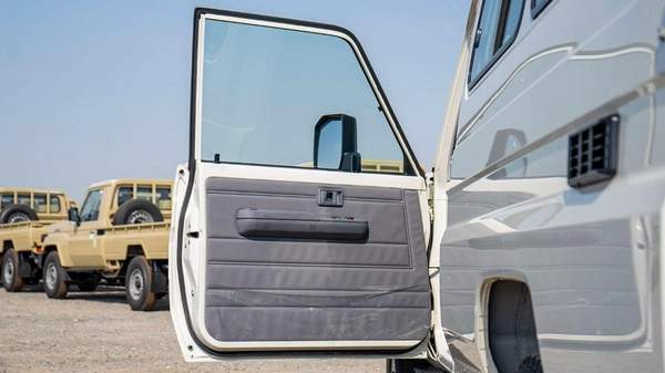 Toyota Land Cruiser 70 Lc 78 hard top 3 door