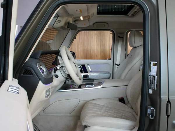 2025 - Mercedes-Benz G63 AMG V8 with warranty