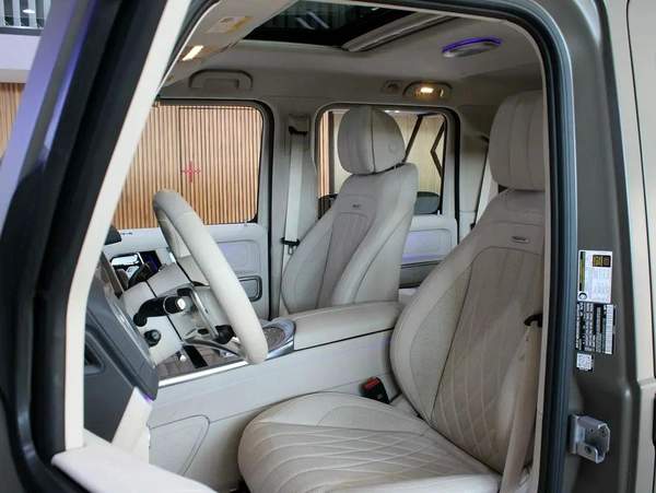 2025 - Mercedes-Benz G63 AMG V8 with warranty