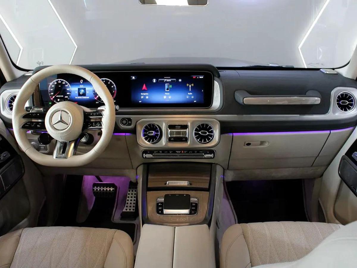 2025 - Mercedes-Benz G63 AMG V8 with warranty-4-4