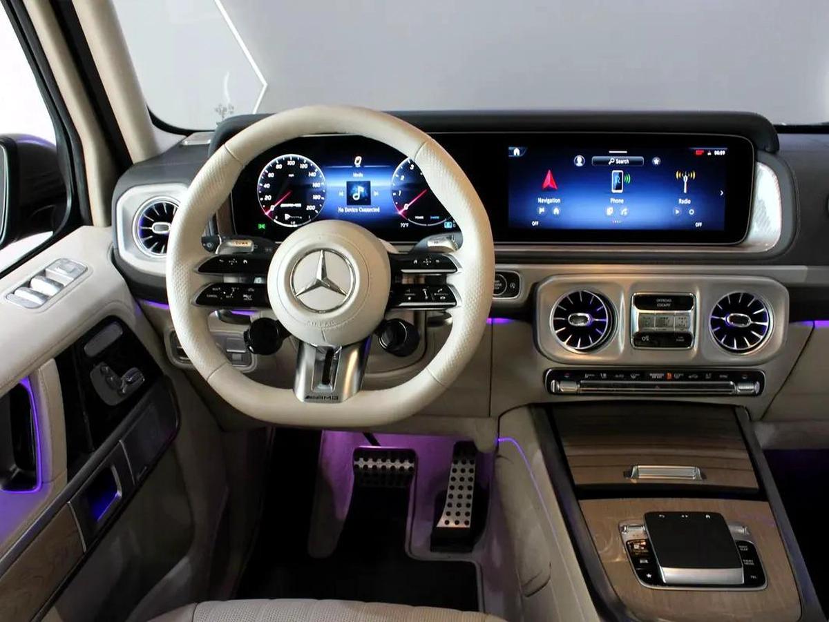 2025 - Mercedes-Benz G63 AMG V8 with warranty-7-7