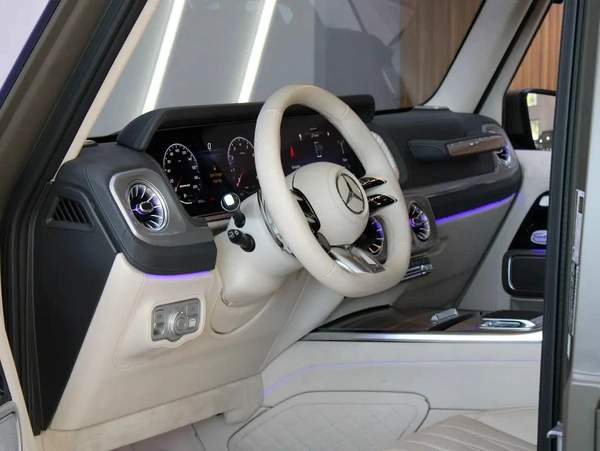 2025 - Mercedes-Benz G63 AMG V8 with warranty