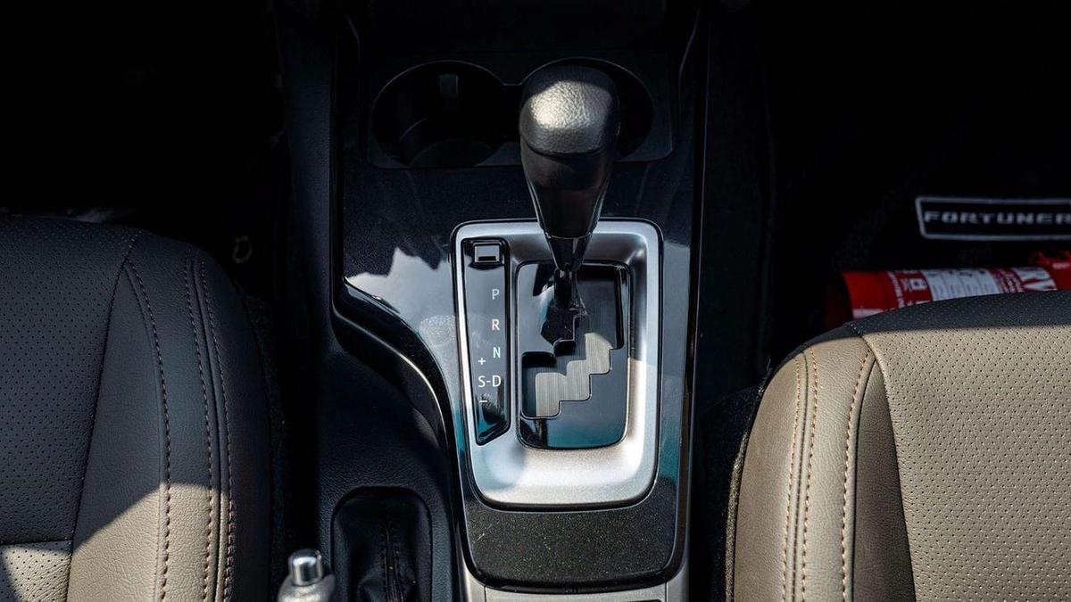 Toyota Fortuner GX2 2.7L 4WD-3-3