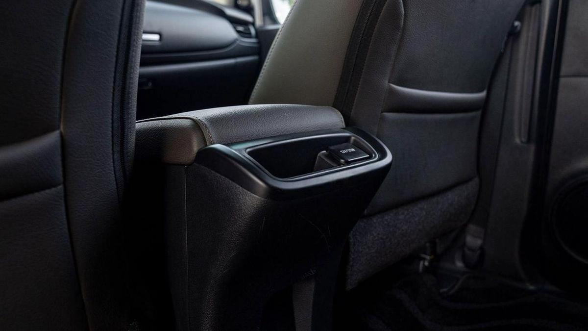 Toyota Fortuner GX2 2.7L 4WD-5-5