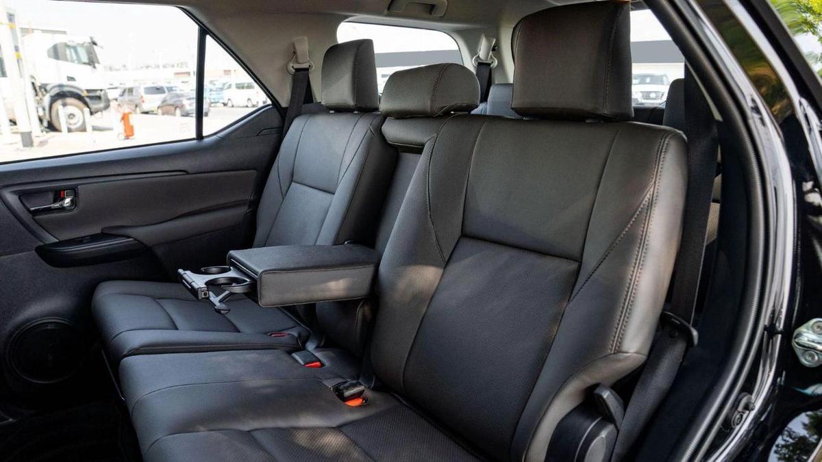 Toyota Fortuner GX2 2.7L 4WD-6-6