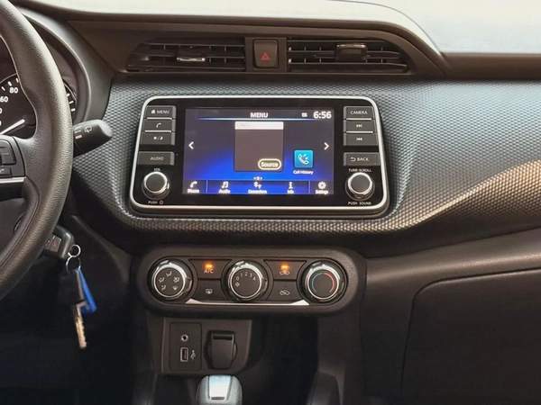 Nissan Kicks, 2024 completely accident-free, original paint.