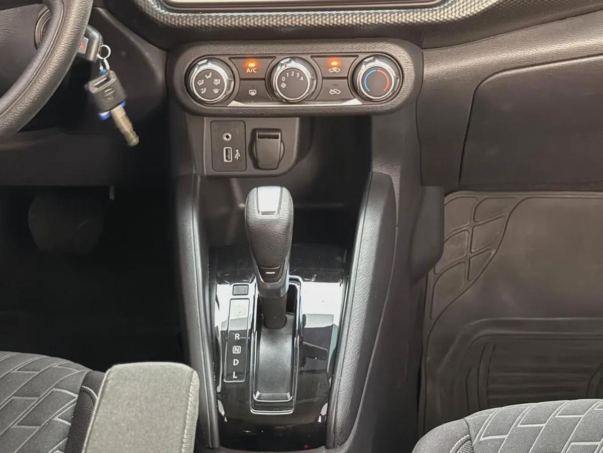 Nissan Kicks, 2024 completely accident-free, original paint.-10-10