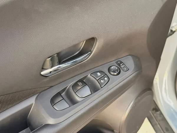 Nissan Kicks, 2024 completely accident-free, original paint.