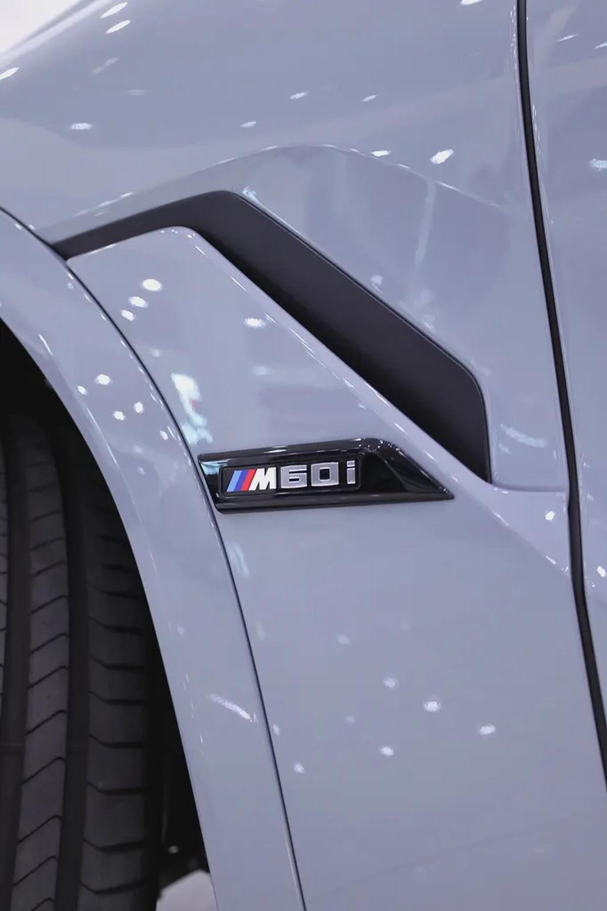 BMW X6 M60i 2026 GCC SPECIAL NARDO GRAY -CARBON PACKAGE-19-19