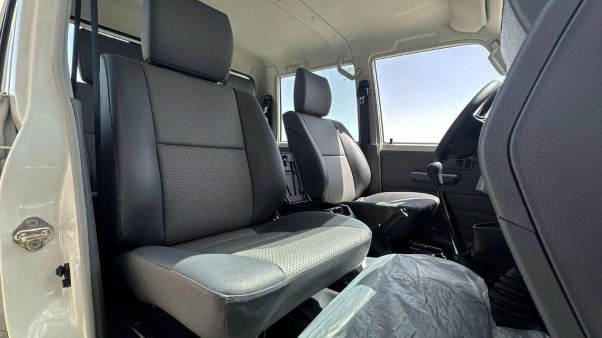 Toyota Land Cruiser Pick Up-6-6