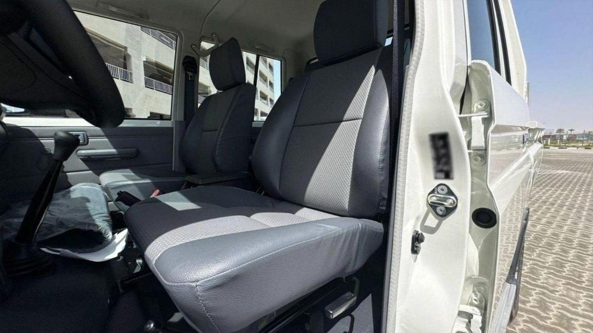 Toyota Land Cruiser Pick Up-7-7