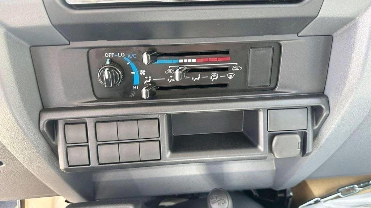 Toyota Land Cruiser Pick Up-9-9