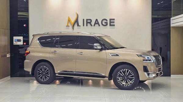 NISSAN - PATROL - LE PLATINUM - V 8 - 2022 MODEL - GCC SPECS - V 8 - 58,000KM - GOLD COLOR